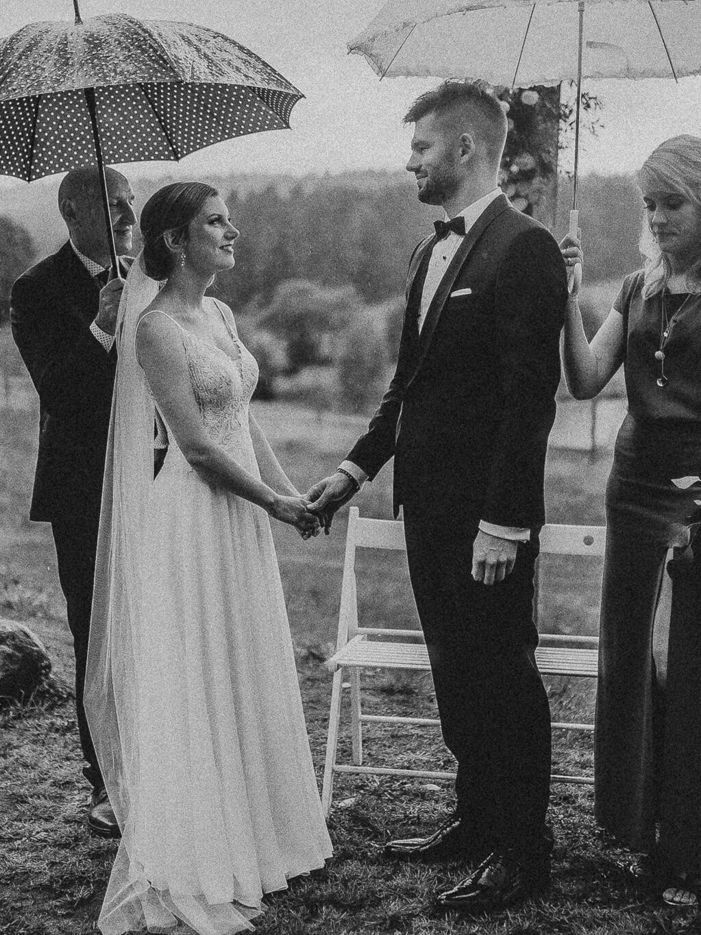 Fotograf ślubny Sesja ślubna Reportaż ślubny Plener ślubny Fotografia pary młodej Zdjęcia z wesela Przygotowania ślubne Fotografia narzeczeńska Album ślubny Naturalna fotografia ślubna Fotograf na wesele Ceremonia zaślubin Zdjęcia z pierwszego tańca Fotografia detali ślubnych Romantyczne zdjęcia ślubne Uchwycenie emocji Styl boho w fotografii ślubnej Fotografia ślubna lifestyle Fotograf ślubny z doświadczeniem Portfolio fotografa ślubnego