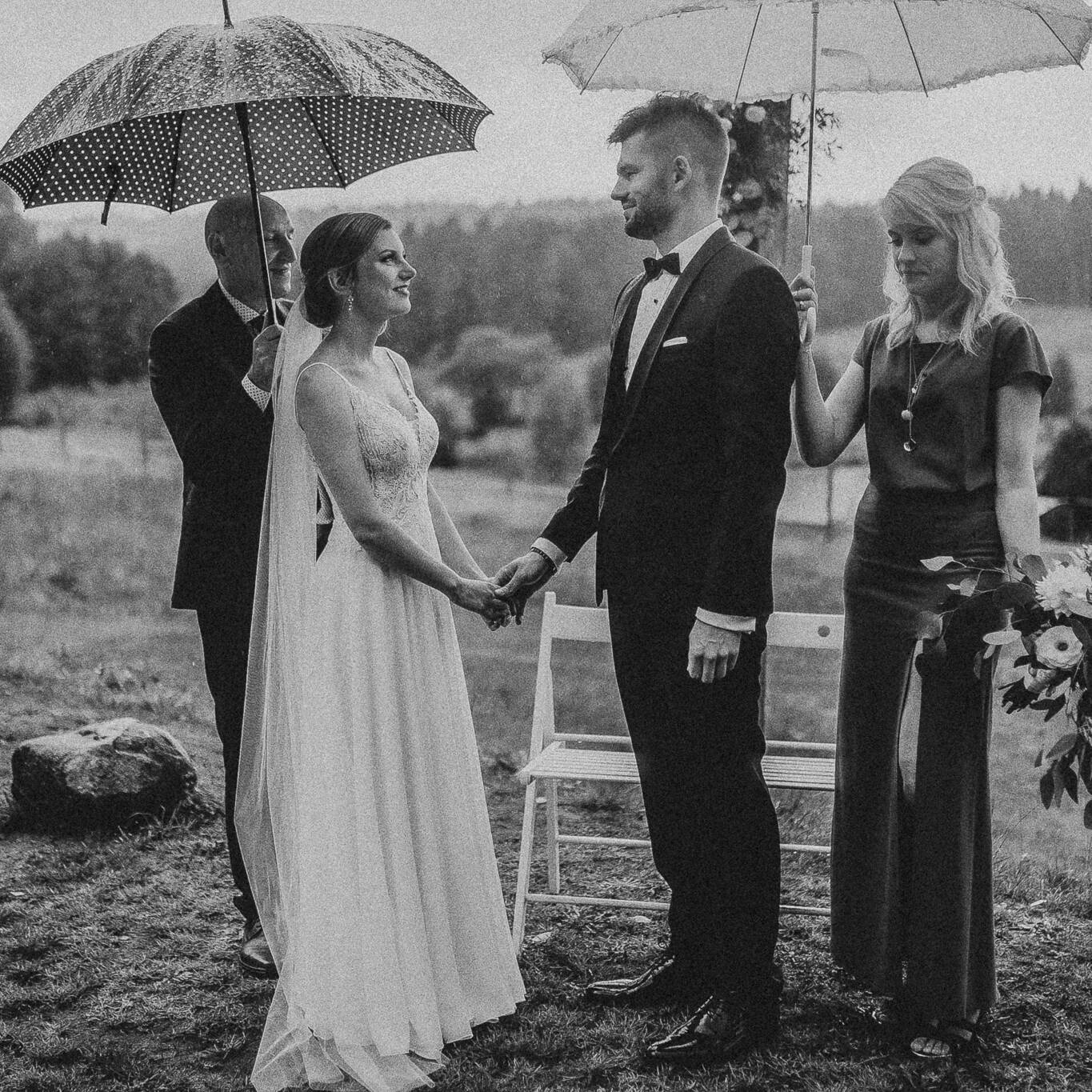 Fotograf ślubny Sesja ślubna Reportaż ślubny Plener ślubny Fotografia pary młodej Zdjęcia z wesela Przygotowania ślubne Fotografia narzeczeńska Album ślubny Naturalna fotografia ślubna Fotograf na wesele Ceremonia zaślubin Zdjęcia z pierwszego tańca Fotografia detali ślubnych Romantyczne zdjęcia ślubne Uchwycenie emocji Styl boho w fotografii ślubnej Fotografia ślubna lifestyle Fotograf ślubny z doświadczeniem Portfolio fotografa ślubnego