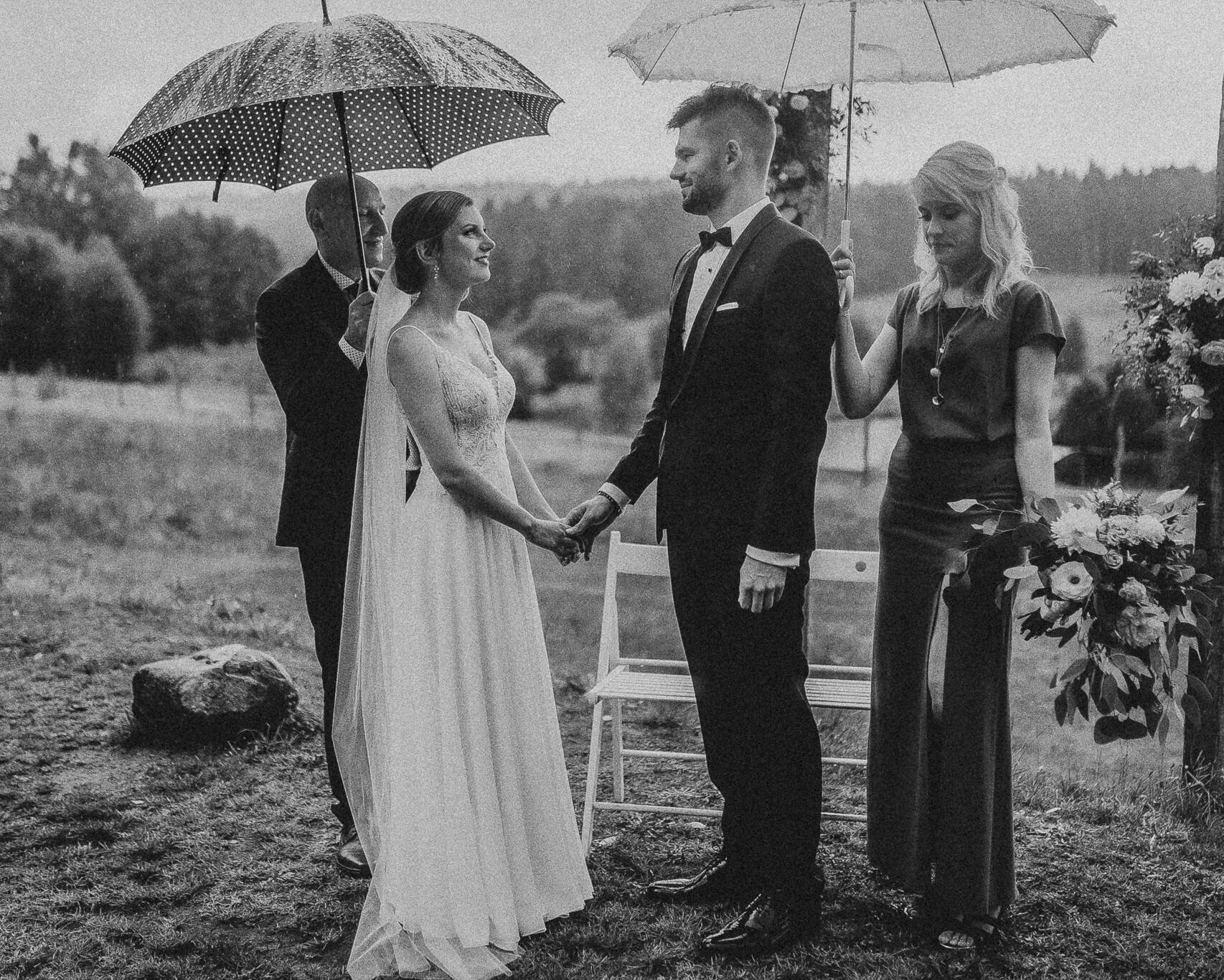 Fotograf ślubny Sesja ślubna Reportaż ślubny Plener ślubny Fotografia pary młodej Zdjęcia z wesela Przygotowania ślubne Fotografia narzeczeńska Album ślubny Naturalna fotografia ślubna Fotograf na wesele Ceremonia zaślubin Zdjęcia z pierwszego tańca Fotografia detali ślubnych Romantyczne zdjęcia ślubne Uchwycenie emocji Styl boho w fotografii ślubnej Fotografia ślubna lifestyle Fotograf ślubny z doświadczeniem Portfolio fotografa ślubnego