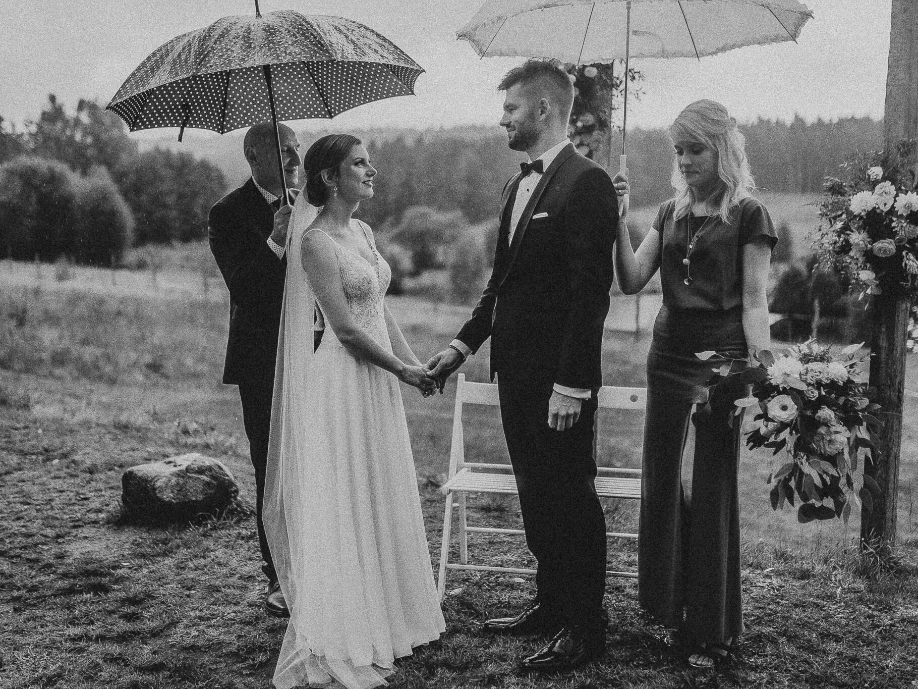 Fotograf ślubny Sesja ślubna Reportaż ślubny Plener ślubny Fotografia pary młodej Zdjęcia z wesela Przygotowania ślubne Fotografia narzeczeńska Album ślubny Naturalna fotografia ślubna Fotograf na wesele Ceremonia zaślubin Zdjęcia z pierwszego tańca Fotografia detali ślubnych Romantyczne zdjęcia ślubne Uchwycenie emocji Styl boho w fotografii ślubnej Fotografia ślubna lifestyle Fotograf ślubny z doświadczeniem Portfolio fotografa ślubnego