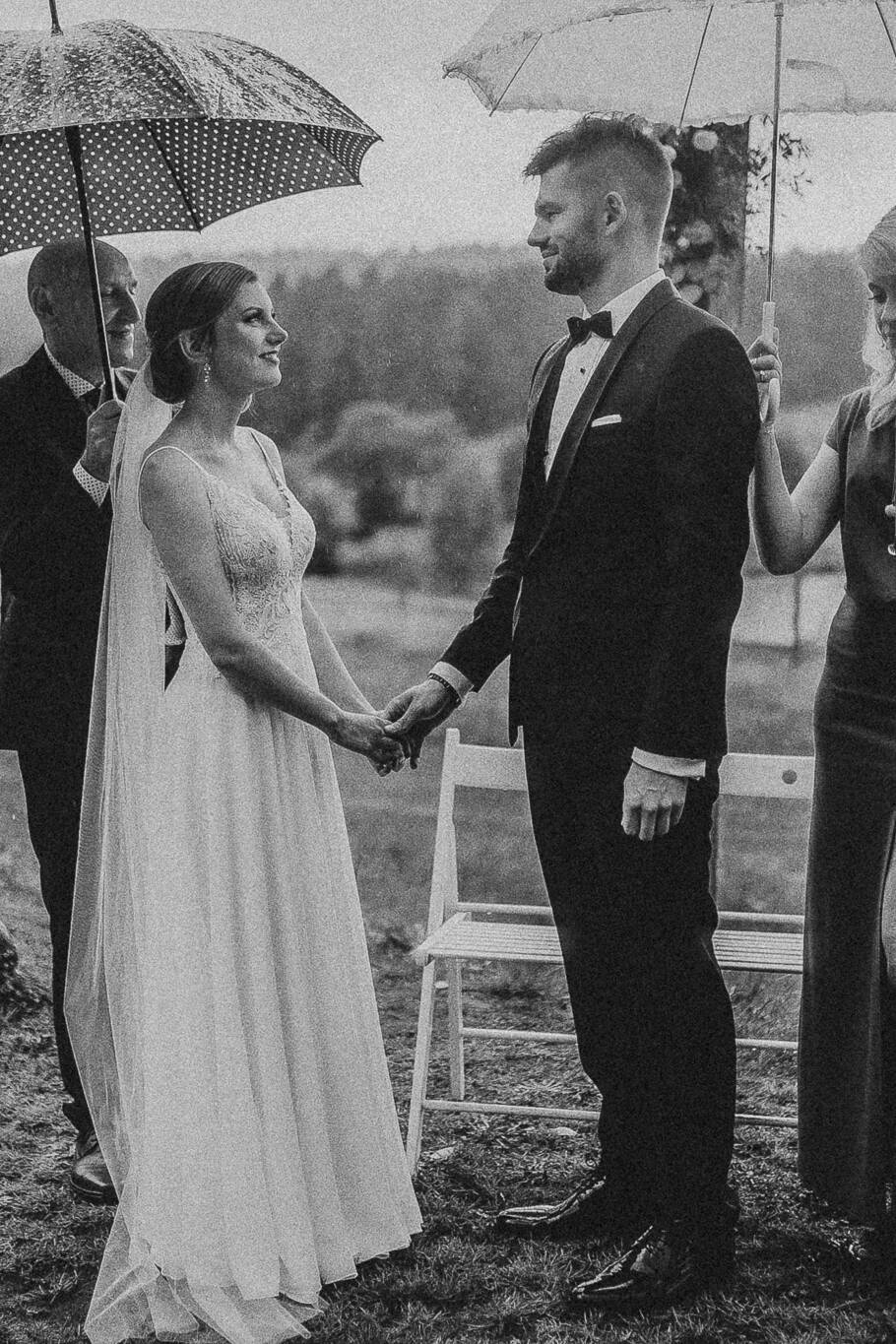 Fotograf ślubny Sesja ślubna Reportaż ślubny Plener ślubny Fotografia pary młodej Zdjęcia z wesela Przygotowania ślubne Fotografia narzeczeńska Album ślubny Naturalna fotografia ślubna Fotograf na wesele Ceremonia zaślubin Zdjęcia z pierwszego tańca Fotografia detali ślubnych Romantyczne zdjęcia ślubne Uchwycenie emocji Styl boho w fotografii ślubnej Fotografia ślubna lifestyle Fotograf ślubny z doświadczeniem Portfolio fotografa ślubnego