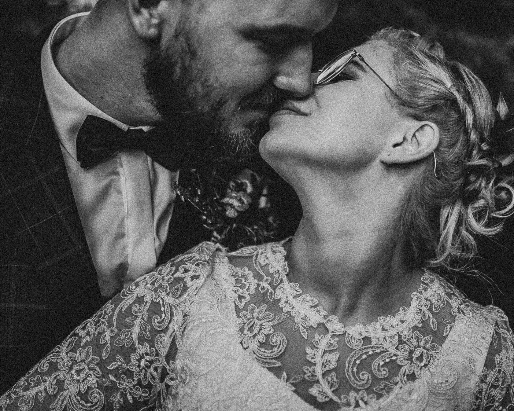Fotograf ślubny Sesja ślubna Reportaż ślubny Plener ślubny Fotografia pary młodej Zdjęcia z wesela Przygotowania ślubne Fotografia narzeczeńska Album ślubny Naturalna fotografia ślubna Fotograf na wesele Ceremonia zaślubin Zdjęcia z pierwszego tańca Fotografia detali ślubnych Romantyczne zdjęcia ślubne Uchwycenie emocji Styl boho w fotografii ślubnej Fotografia ślubna lifestyle Fotograf ślubny z doświadczeniem Portfolio fotografa ślubnego